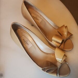 Valentino Women's Beige Nude Tan Bow Heels Size 39 (US 8.5-9)
